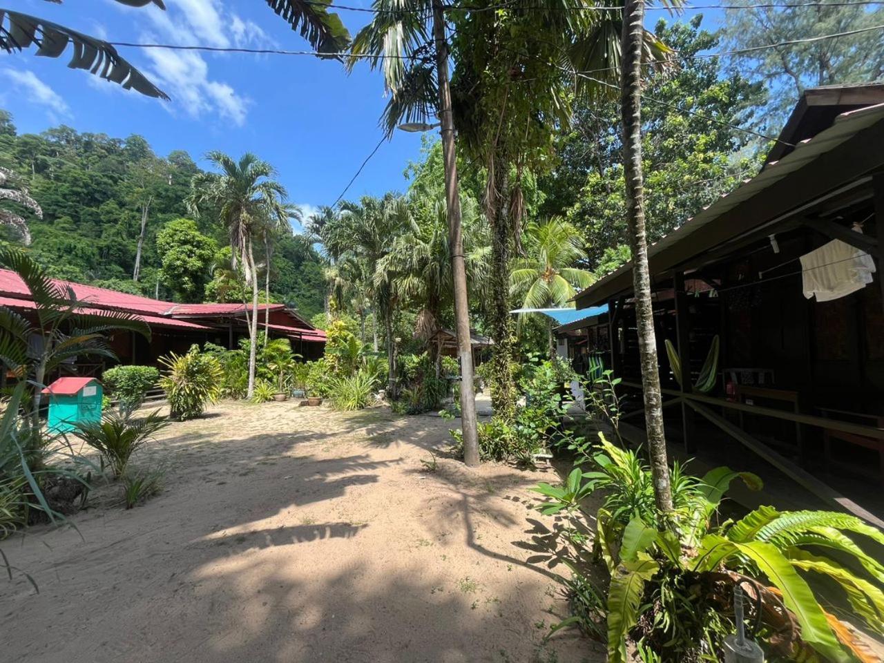 The Station Tioman Hotel Kampong Ayer Batang Екстериор снимка